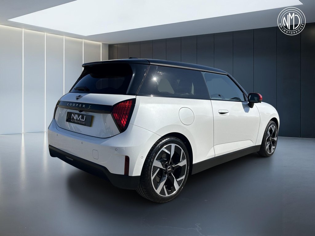 USED 2024 24 MINI ELECTRIC COOPER SE 54.2kWh Exclusive Auto 3dr 9.9%APR LEVEL 3 PCK 18" ALLOYS