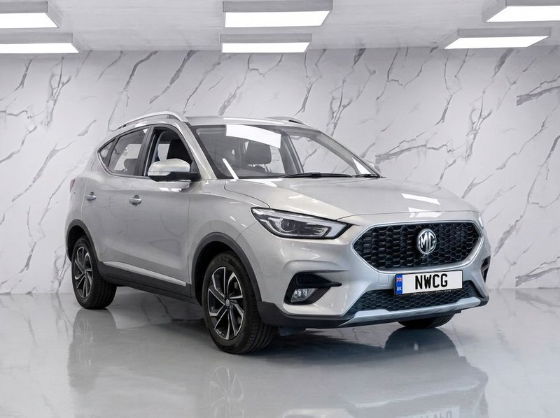 2021 MG ZS in silver — photo 2 of 6