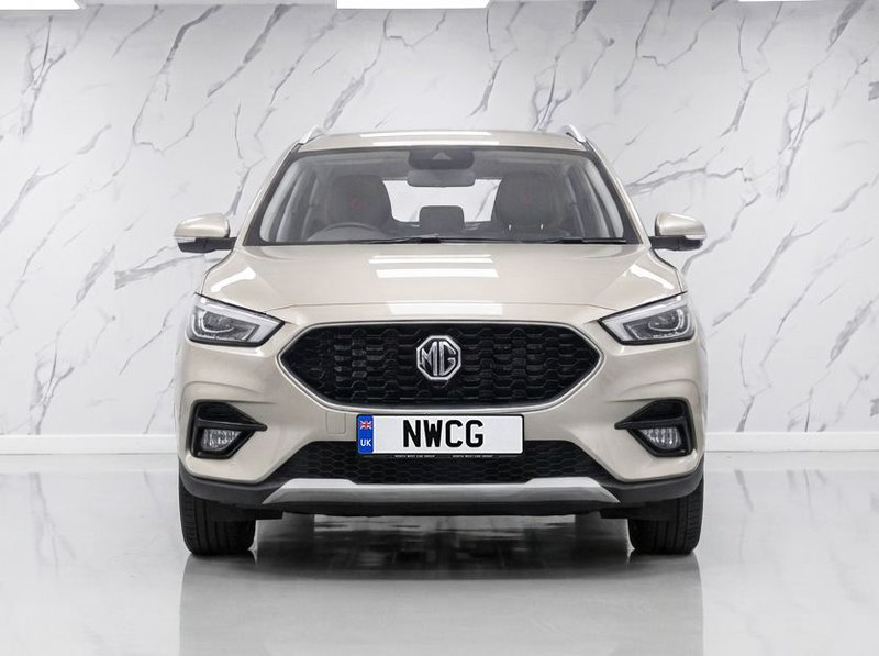2021 MG ZS in silver — photo 3 of 6