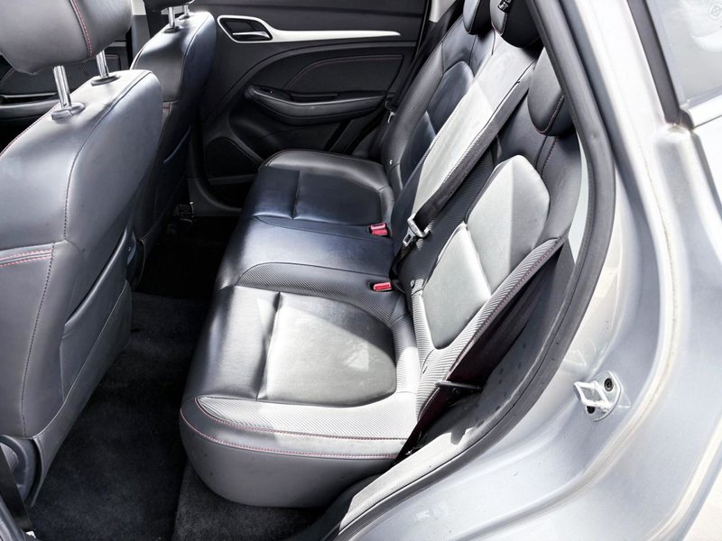 2021 MG ZS in silver — photo 17 of 18