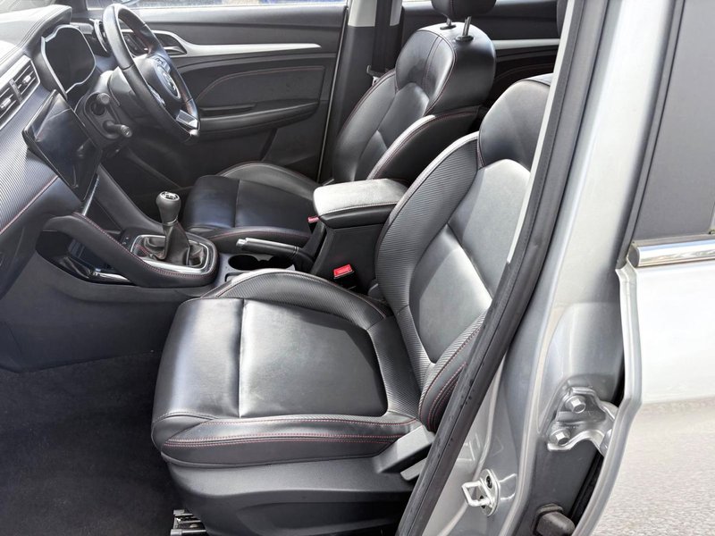 2021 MG ZS in silver — photo 12 of 18