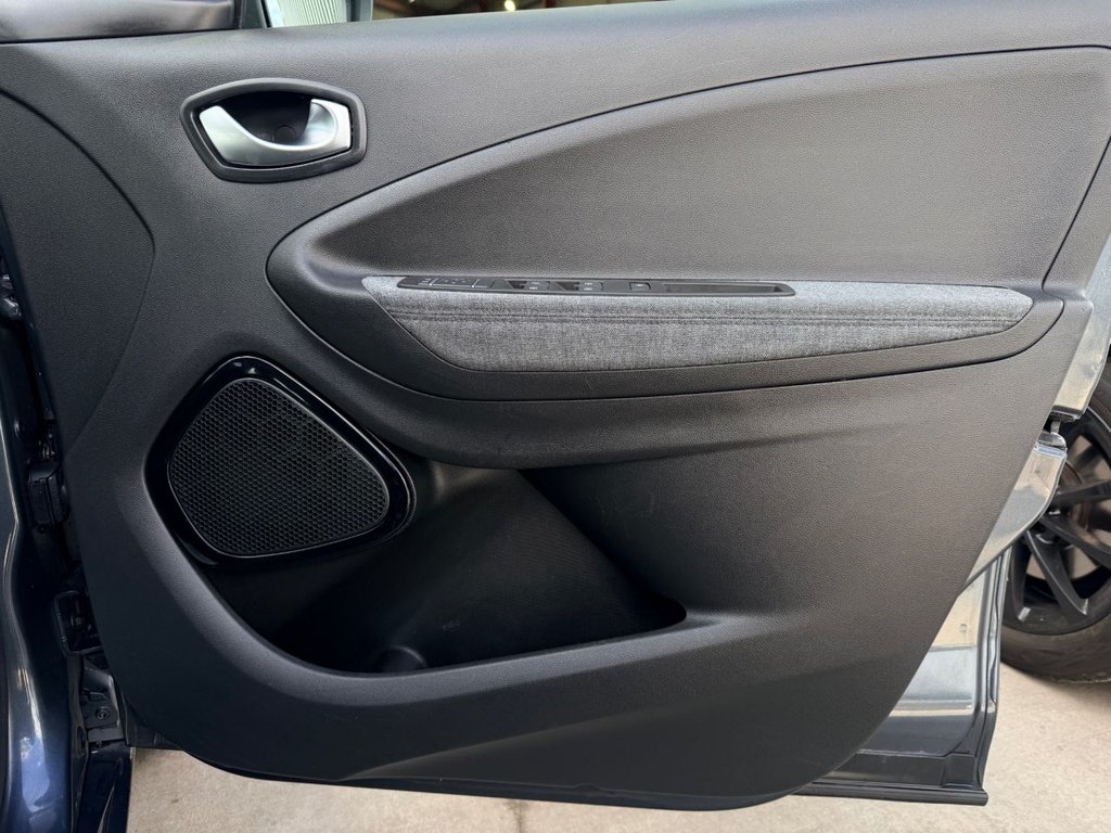 USED 2020 20 RENAULT ZOE R110 52kWh Iconic Hatchback 5dr Electric Auto (i) (107 bhp) 6 Services|Sensors|SatNav|Cruise|Lane Assist|Wireless Phone Charger|