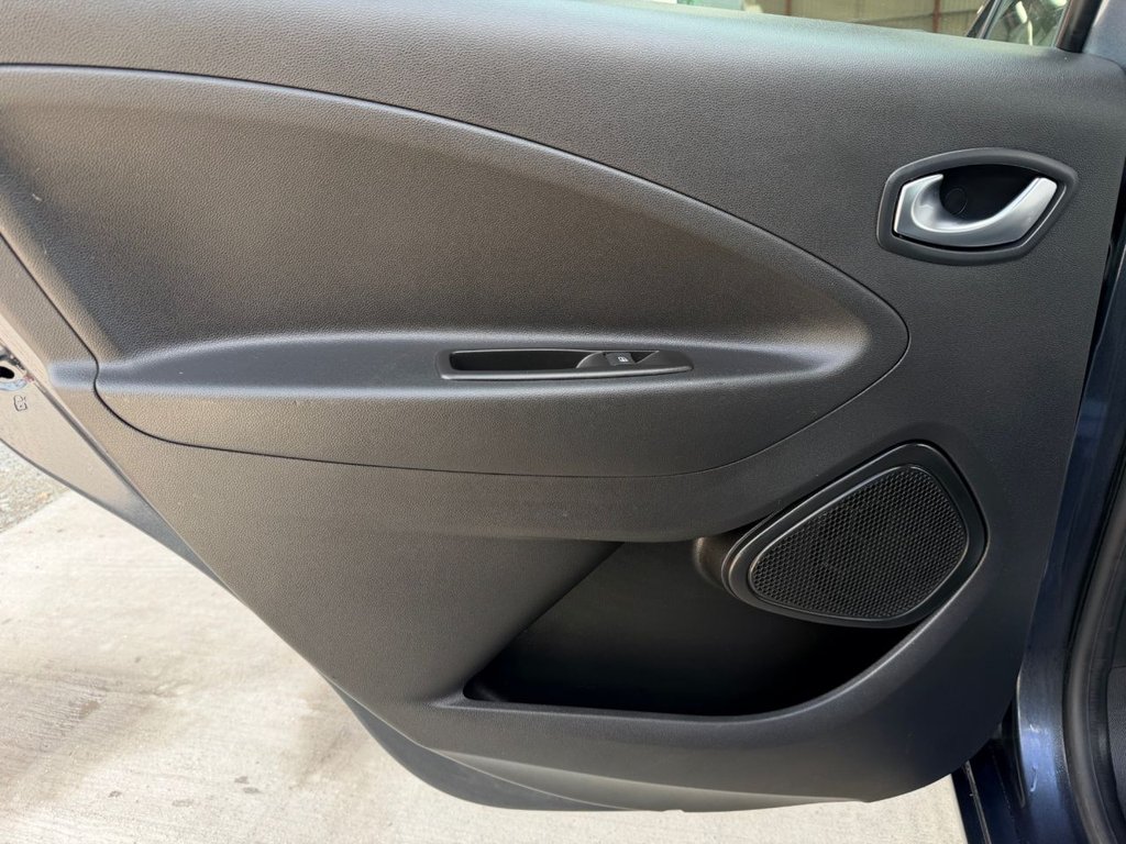 USED 2020 20 RENAULT ZOE R110 52kWh Iconic Hatchback 5dr Electric Auto (i) (107 bhp) 6 Services|Sensors|SatNav|Cruise|Lane Assist|Wireless Phone Charger|