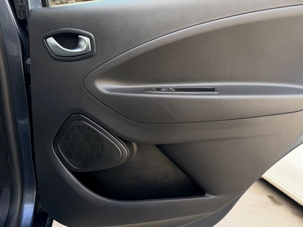 USED 2020 20 RENAULT ZOE R110 52kWh Iconic Hatchback 5dr Electric Auto (i) (107 bhp) 6 Services|Sensors|SatNav|Cruise|Lane Assist|Wireless Phone Charger|