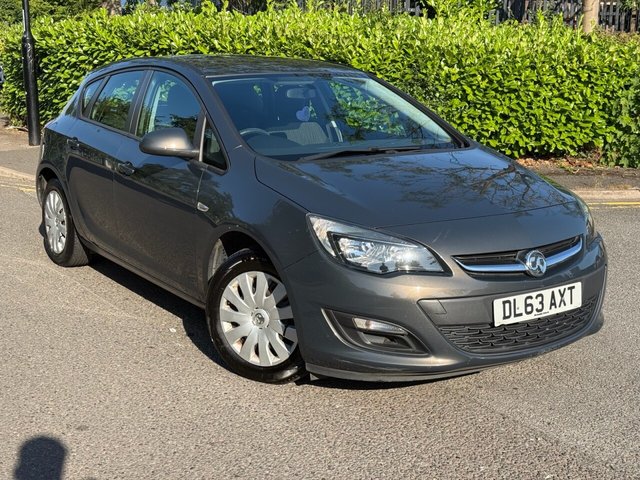 View our Vauxhall Astra 1.4 16v Exclusiv Hatchback 5dr Petrol Manual Euro 5 (100 ps)
