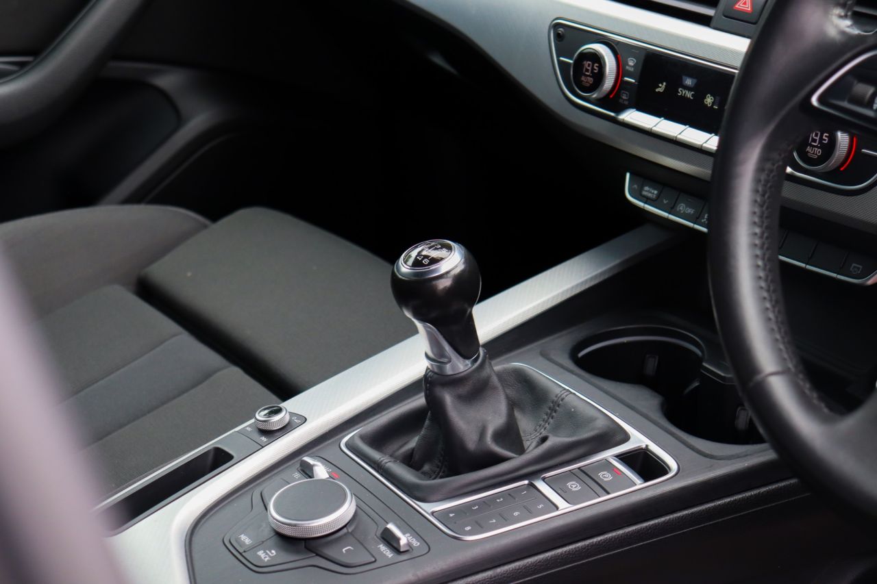 2016 AUDI A4 2.0 TDI ultra SE Saloon 4dr Diesel Manual Euro 6 (s/s) (150 ps) - vehicle photo 8 for sale on PureCar