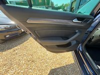 USED 2017 17 VOLKSWAGEN PASSAT 2.0 TDI BlueMotion Tech R-Line Estate 5dr Diesel DSG Euro 6 (s/s) (150 ps) Aircon/Heated Seats