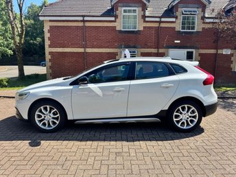 View our VOLVO V40 CROSS COUNTRY
