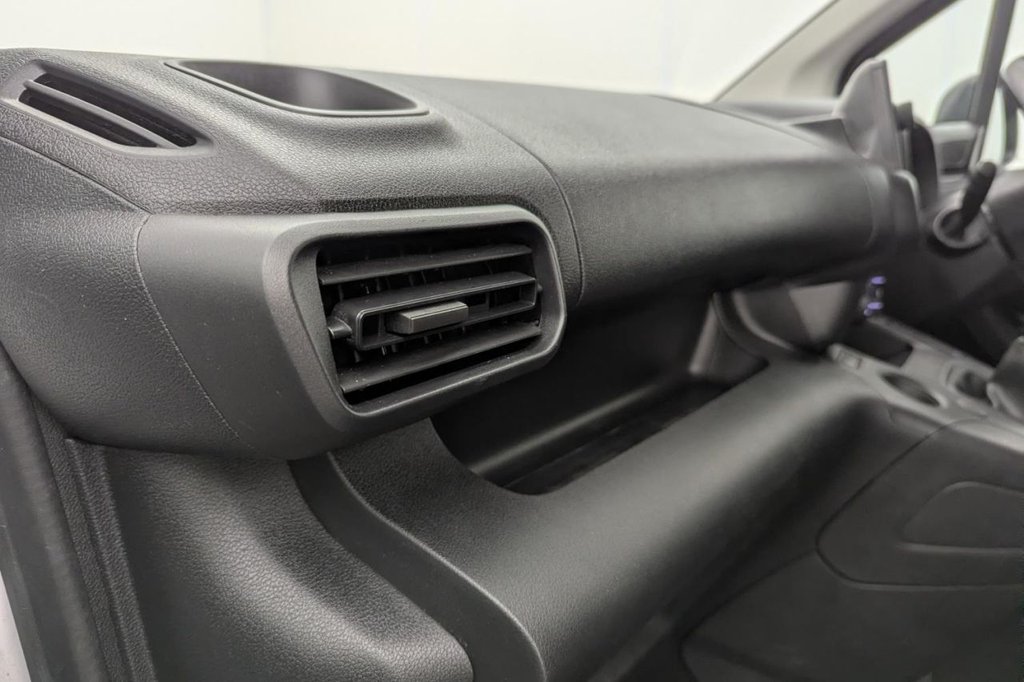 USED 2021 21 VAUXHALL COMBO 1.5 Turbo D 2300 Dynamic Panel Van 4dr Diesel Manual L1 H1 Euro 6 (100 ps) Bluetooth, Air Con, Sensors