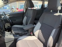 USED 2017 17 TOYOTA AURIS 1.8 VVT-h Business Edition Hatchback 5dr Petrol Hybrid CVT Euro 6 (s/s) (Safety Sense) (136 ps) 