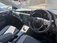 USED 2017 17 TOYOTA AURIS 1.8 VVT-h Business Edition Hatchback 5dr Petrol Hybrid CVT Euro 6 (s/s) (Safety Sense) (136 ps) 