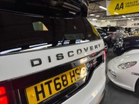 USED 2018 68 LAND ROVER DISCOVERY 5 3.0 SD V6 HSE SUV 5dr Diesel Auto 4WD Euro 6 (s/s) (306 ps) 2018 / 68 DISCOVERY 5 HSE 3.0 SDV6 306 PS - FUJI WHITE - &pound;6500 OF OPTIONS - BLACK PACK - DYNAMIC PACK - EXT ROOF RAILS - TILT & SLIDE GLASS PANROOF - LANE ASSIST - BLIND SPOT ASSIST - TOWBAR - REVERSE CAMERA