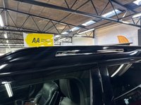 USED 2018 68 LAND ROVER DISCOVERY 5 3.0 SD V6 HSE SUV 5dr Diesel Auto 4WD Euro 6 (s/s) (306 ps) 2018 / 68 DISCOVERY 5 HSE 3.0 SDV6 306 PS - FUJI WHITE - &pound;6500 OF OPTIONS - BLACK PACK - DYNAMIC PACK - EXT ROOF RAILS - TILT & SLIDE GLASS PANROOF - LANE ASSIST - BLIND SPOT ASSIST - TOWBAR - REVERSE CAMERA