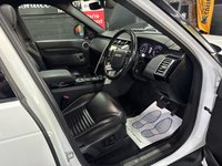 USED 2018 68 LAND ROVER DISCOVERY 5 3.0 SD V6 HSE SUV 5dr Diesel Auto 4WD Euro 6 (s/s) (306 ps) 2018 / 68 DISCOVERY 5 HSE 3.0 SDV6 306 PS - FUJI WHITE - &pound;6500 OF OPTIONS - BLACK PACK - DYNAMIC PACK - EXT ROOF RAILS - TILT & SLIDE GLASS PANROOF - LANE ASSIST - BLIND SPOT ASSIST - TOWBAR - REVERSE CAMERA