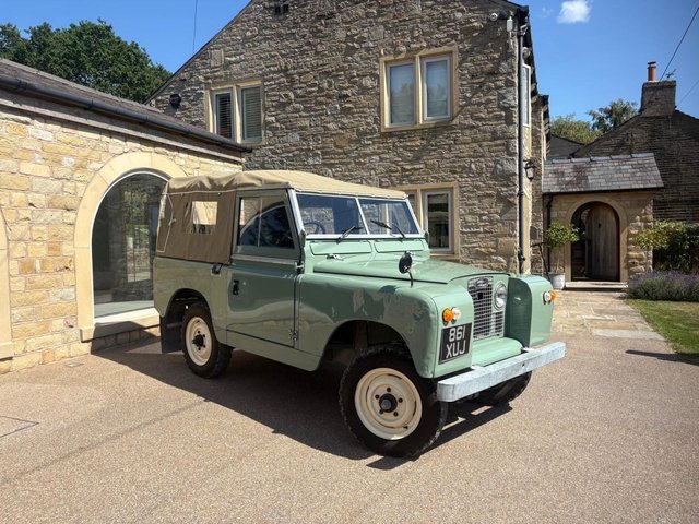 View our Land Rover 109 series 2