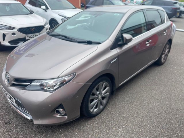 View our Toyota Auris 1.8 VVT-h Excel Hatchback 5dr Petrol Hybrid CVT Euro 5 (s/s) (136 ps)