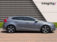 USED 2019 19 VOLVO V40 2.0 T2 GPF R-Design Hatchback 5dr Petrol Manual Euro 6 (s/s) (122 ps) 7 Services - Last March 2026