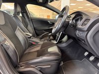 USED 2019 19 VOLVO V40 2.0 T2 GPF R-Design Hatchback 5dr Petrol Manual Euro 6 (s/s) (122 ps) 7 Services - Last March 2026