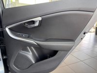 USED 2019 19 VOLVO V40 2.0 T2 GPF R-Design Hatchback 5dr Petrol Manual Euro 6 (s/s) (122 ps) 7 Services - Last March 2026