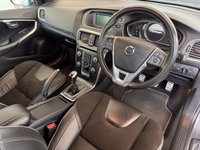 USED 2019 19 VOLVO V40 2.0 T2 GPF R-Design Hatchback 5dr Petrol Manual Euro 6 (s/s) (122 ps) 7 Services - Last March 2026