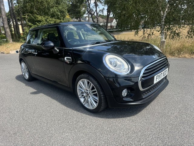 View our MINI Hatch 1.5 Cooper Hatchback 3dr Petrol Auto Euro 6 (s/s) (136 ps)