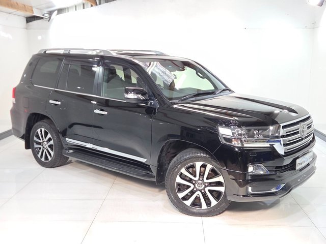 View our TOYOTA LAND CRUISER V8