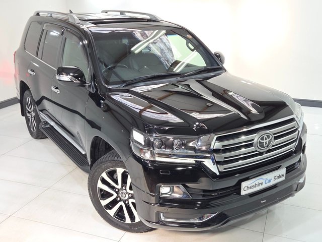 View our TOYOTA LAND CRUISER V8