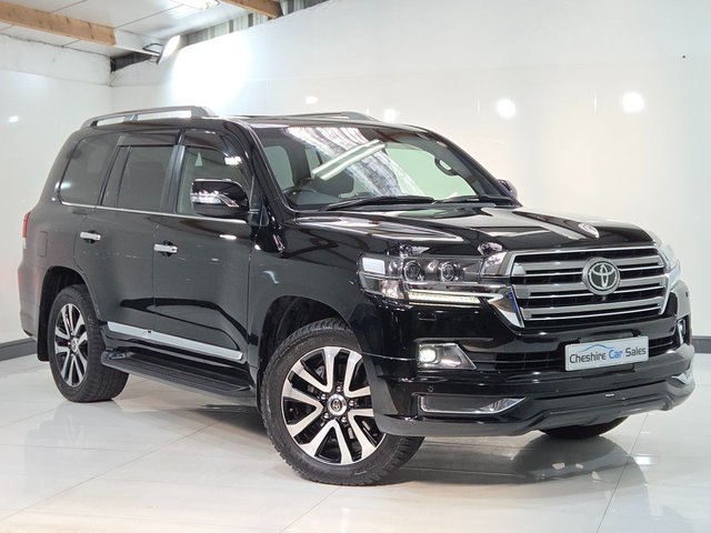 View our TOYOTA LAND CRUISER V8