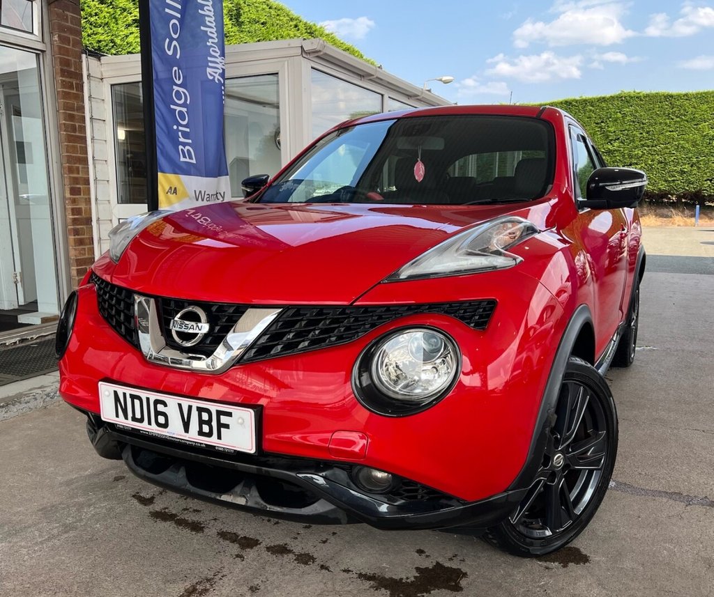 Red 2016 Nissan Juke Hatchback Front-wheel drive Manual