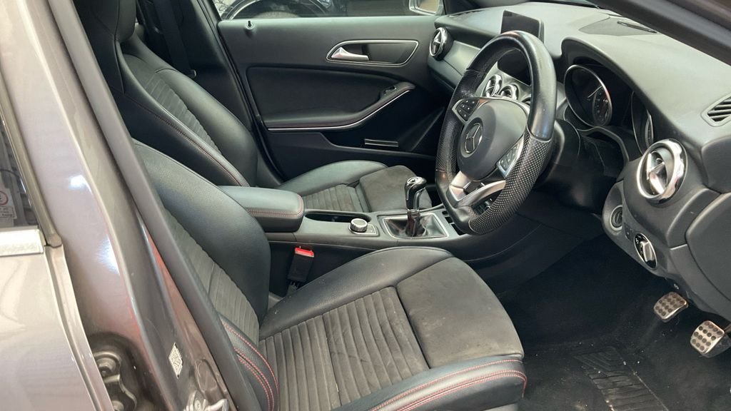 USED 2018 18 MERCEDES-BENZ GLA 1.6 GLA200 AMG Line (Premium) SUV 5dr Petrol Manual Euro 6 (s/s) (156 ps) 2 KEYS / SERVICE HISTORY