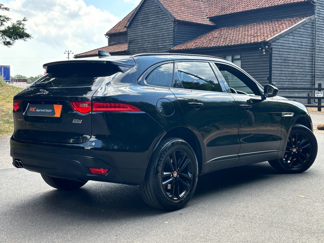 2018 Jaguar F-PACE thumbnail 2