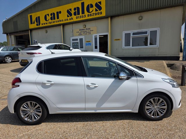 View our PEUGEOT 208