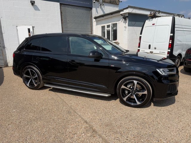 View our AUDI Q7