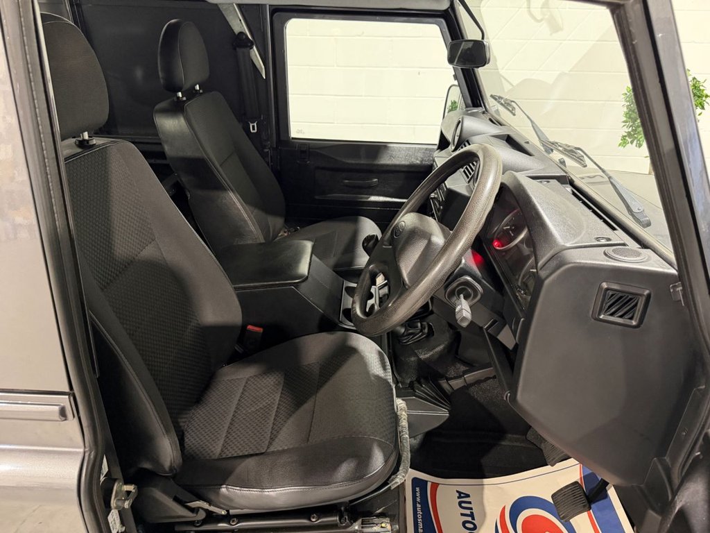 USED 2015 65 LAND ROVER DEFENDER 90 2.2 TDCi Hard Top SUV 3dr Diesel Manual 4WD SWB Euro 5 (122 ps) 