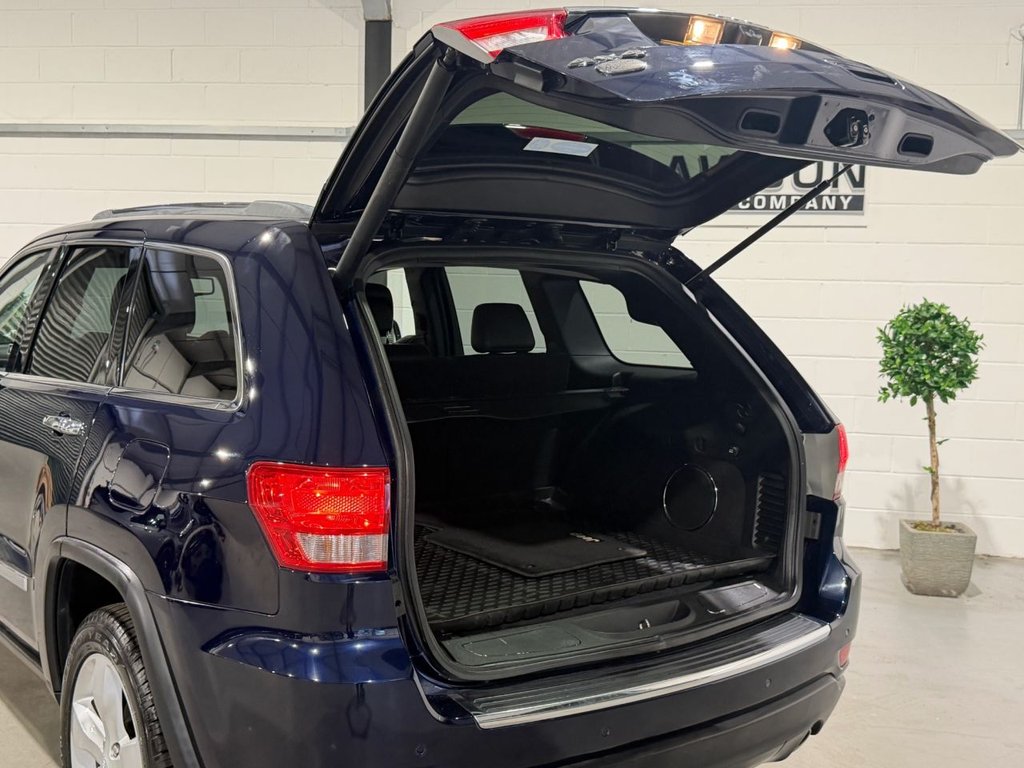 USED 2018 62 JEEP GRAND CHEROKEE 3.0 V6 CRD Overland SUV 5dr Diesel Auto 4WD Euro 5 (237 bhp) 