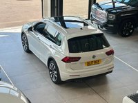 USED 2017 17 VOLKSWAGEN TIGUAN 2.0 TDI BlueMotion Tech R-Line SUV 5dr Diesel Manual Euro 6 (s/s) (150 ps) 