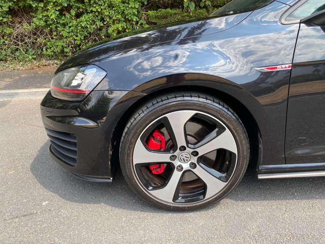 View our VOLKSWAGEN GOLF