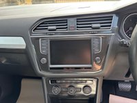 USED 2016 66 VOLKSWAGEN TIGUAN 2.0 TDI BlueMotion Tech SE Navigation DSG 4Motion Euro 6 (s/s) 5dr 