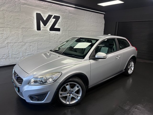 2010 VOLVO C30 2.0D SE SPORTS COUPE 3DR DIESEL POWERSHIFT EURO 4 136 PS YEAR... photo