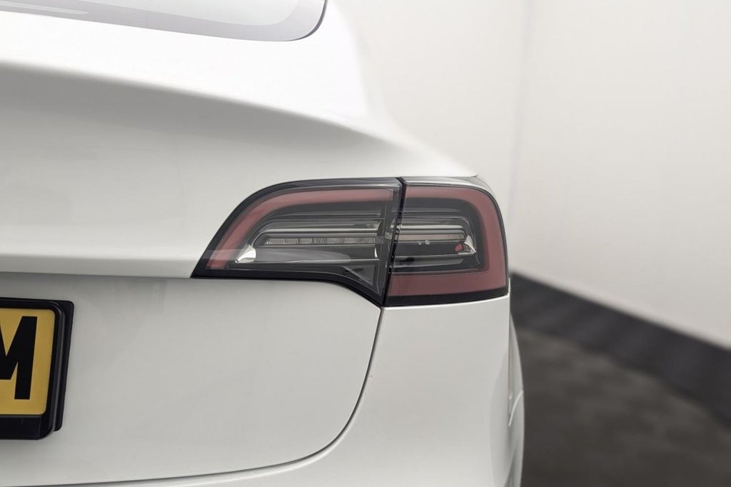 USED 2022 22 TESLA Model 3 Standard Range Plus Saloon 4dr Electric Auto RWD (241 bhp) Pan Roof, Sat Nav, Camera
