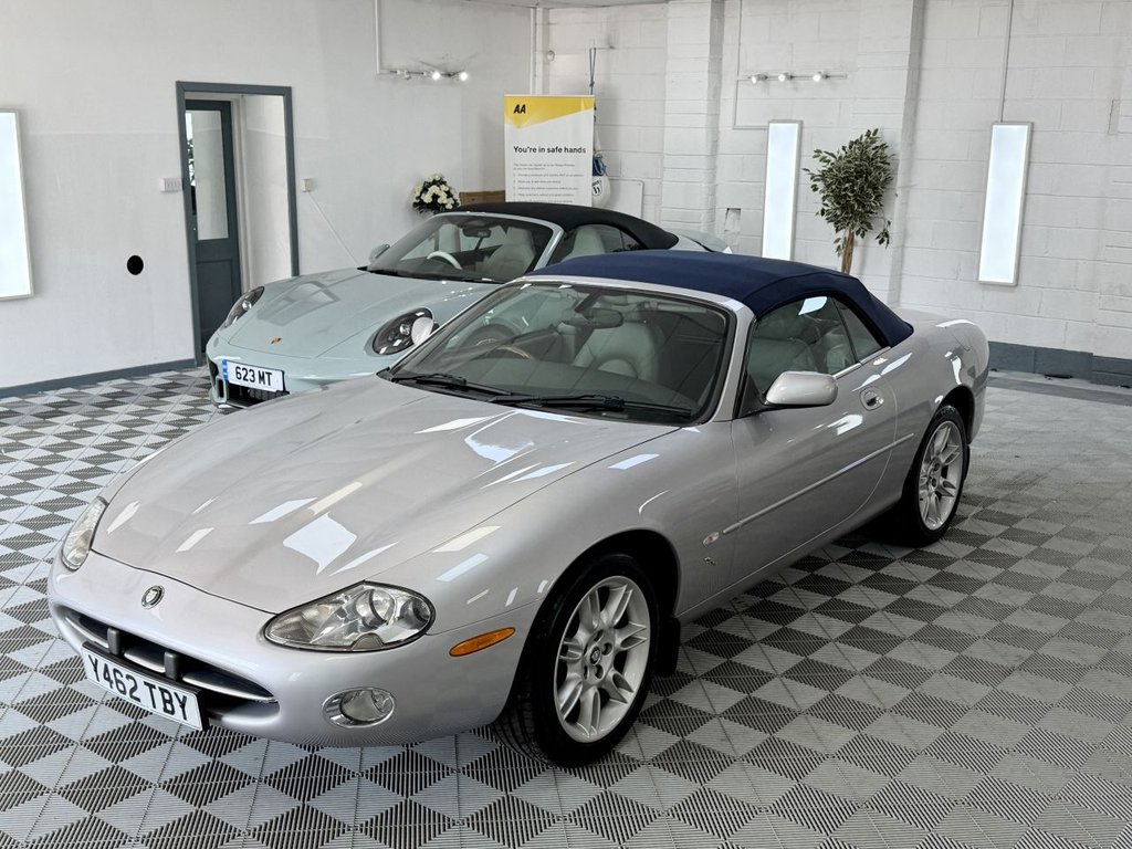 USED 2001 Y JAGUAR XK8 4.0 Convertible 2dr Petrol Automatic (284 g/km, 290 bhp) 