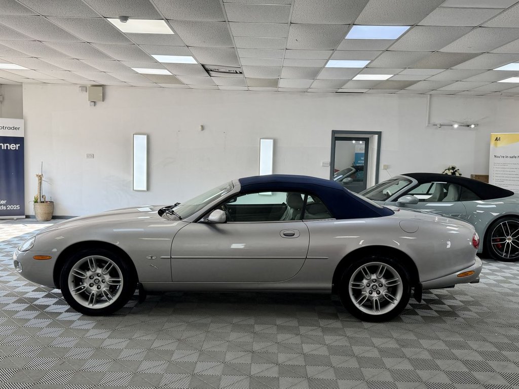 USED 2001 Y JAGUAR XK8 4.0 Convertible 2dr Petrol Automatic (284 g/km, 290 bhp) 