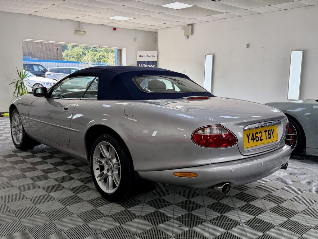 USED 2001 Y JAGUAR XK8 4.0 Convertible 2dr Petrol Automatic (284 g/km, 290 bhp) 