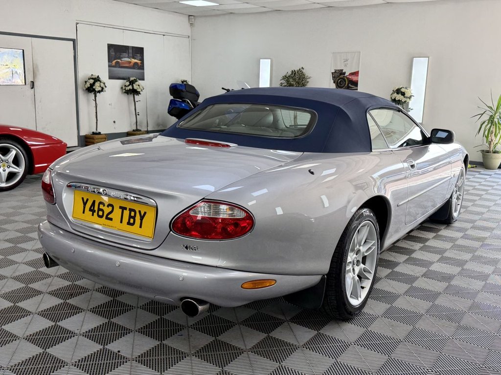 USED 2001 Y JAGUAR XK8 4.0 Convertible 2dr Petrol Automatic (284 g/km, 290 bhp) 