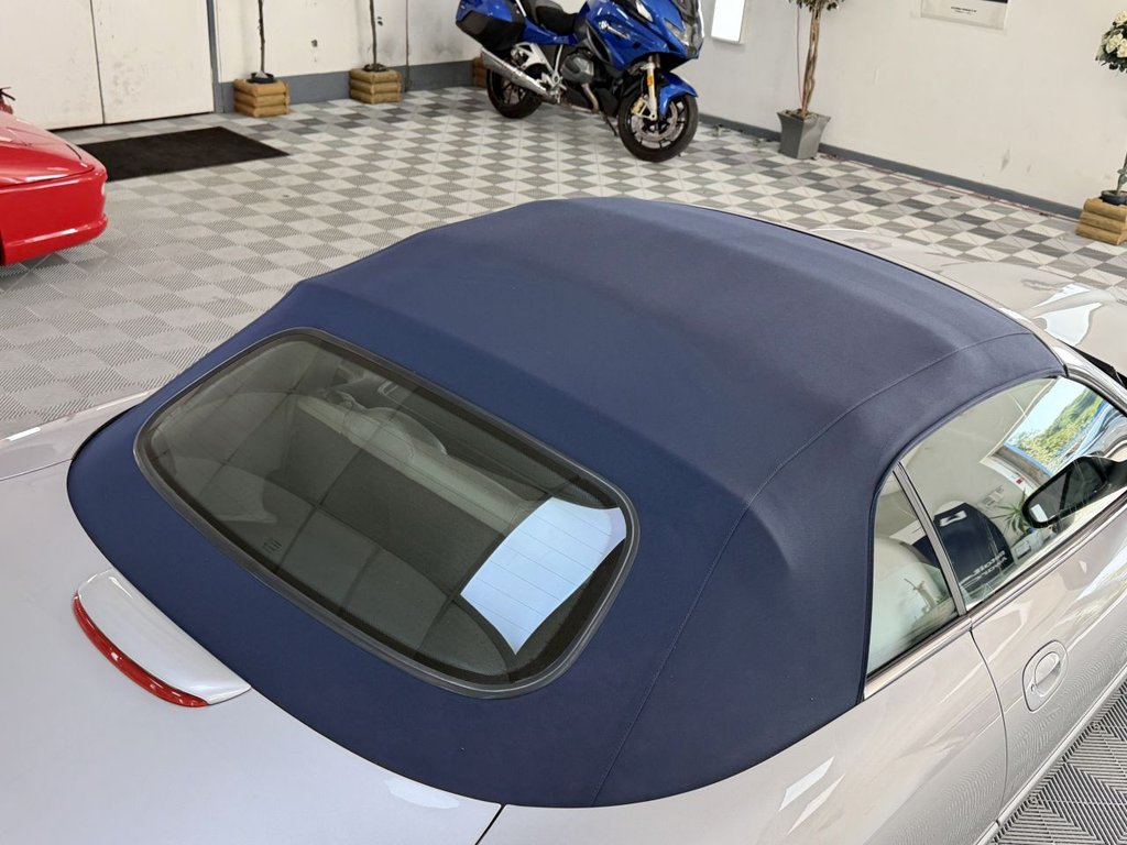 USED 2001 Y JAGUAR XK8 4.0 Convertible 2dr Petrol Automatic (284 g/km, 290 bhp) 