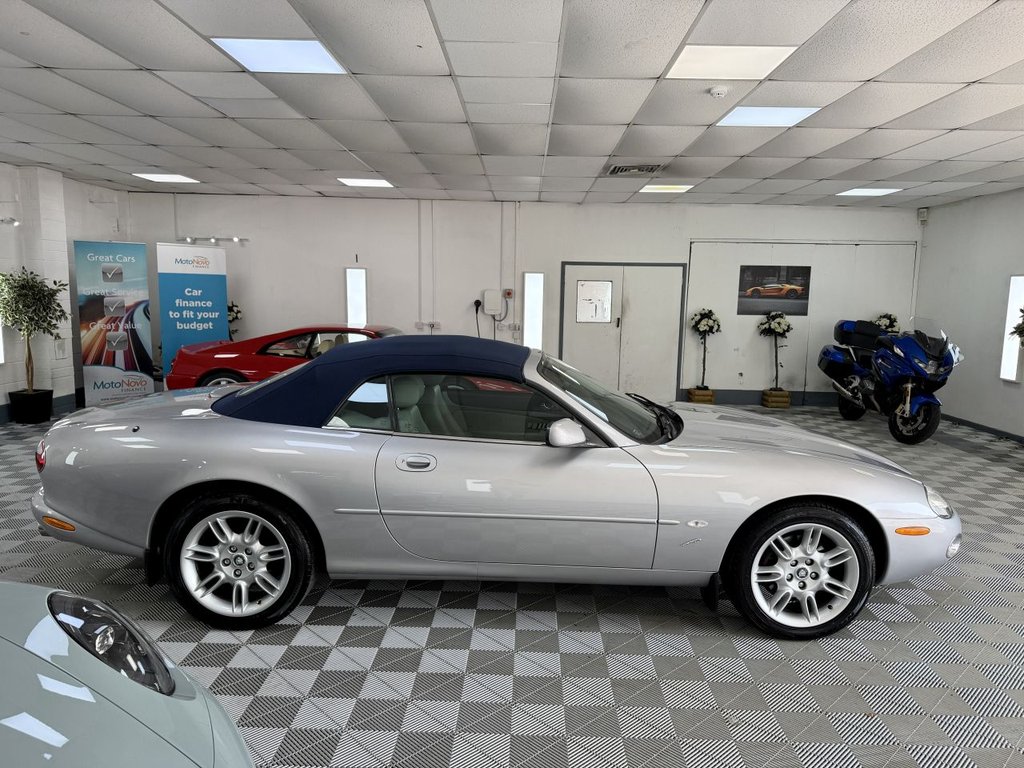 USED 2001 Y JAGUAR XK8 4.0 Convertible 2dr Petrol Automatic (284 g/km, 290 bhp) 