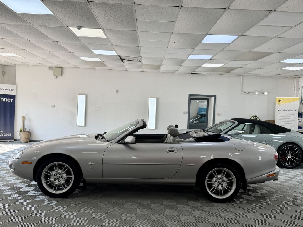 USED 2001 Y JAGUAR XK8 4.0 Convertible 2dr Petrol Automatic (284 g/km, 290 bhp) 