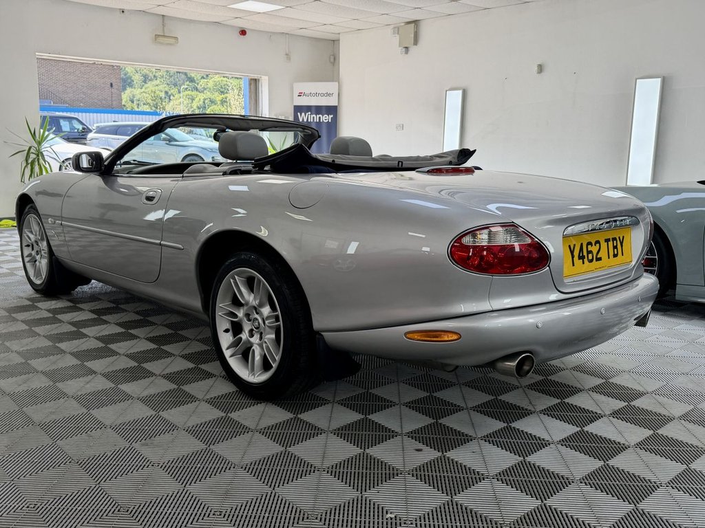 USED 2001 Y JAGUAR XK8 4.0 Convertible 2dr Petrol Automatic (284 g/km, 290 bhp) 