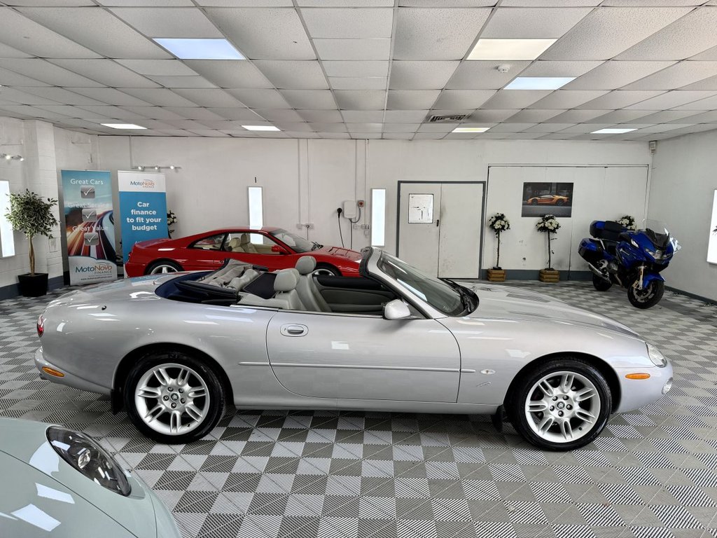 USED 2001 Y JAGUAR XK8 4.0 Convertible 2dr Petrol Automatic (284 g/km, 290 bhp) 