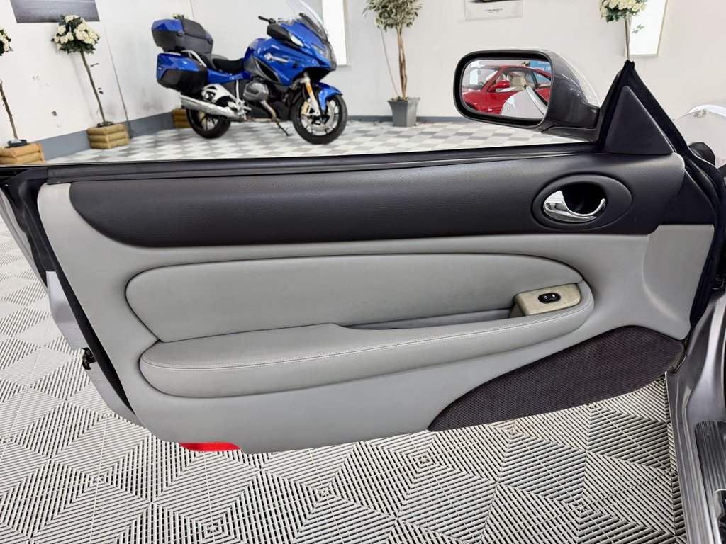 USED 2001 Y JAGUAR XK8 4.0 Convertible 2dr Petrol Automatic (284 g/km, 290 bhp) 
